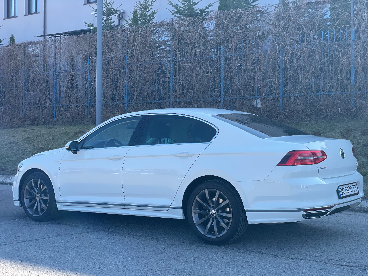 Volkswagen Passat - фото 2