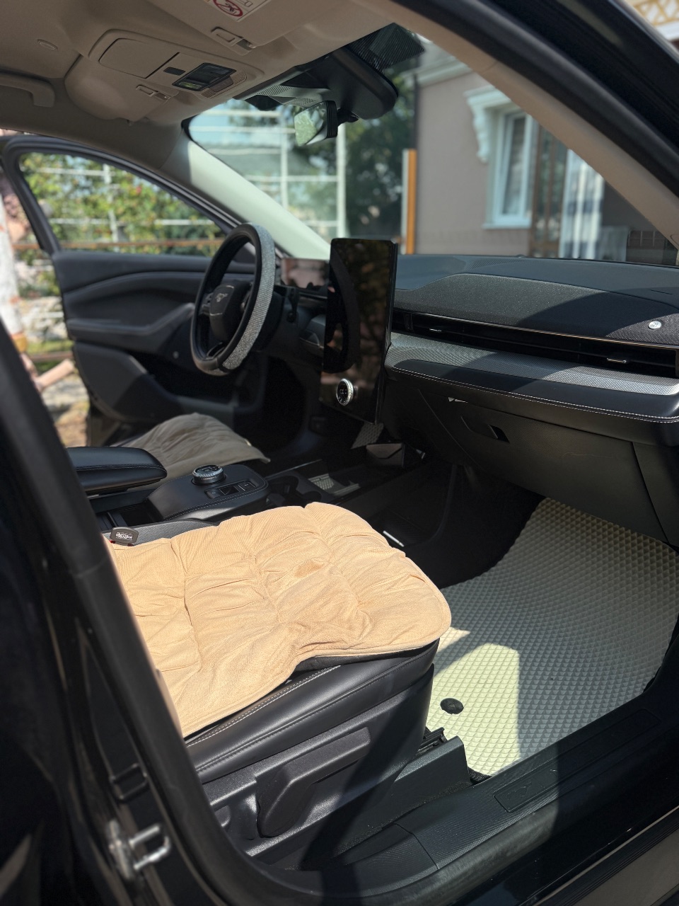 Ford Mustang Mach-E - фото 15