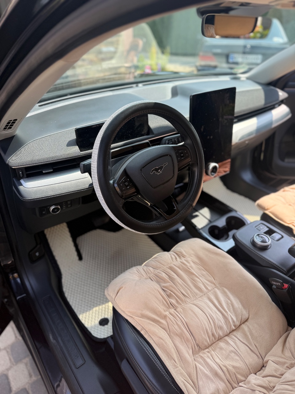 Ford Mustang Mach-E - фото 14