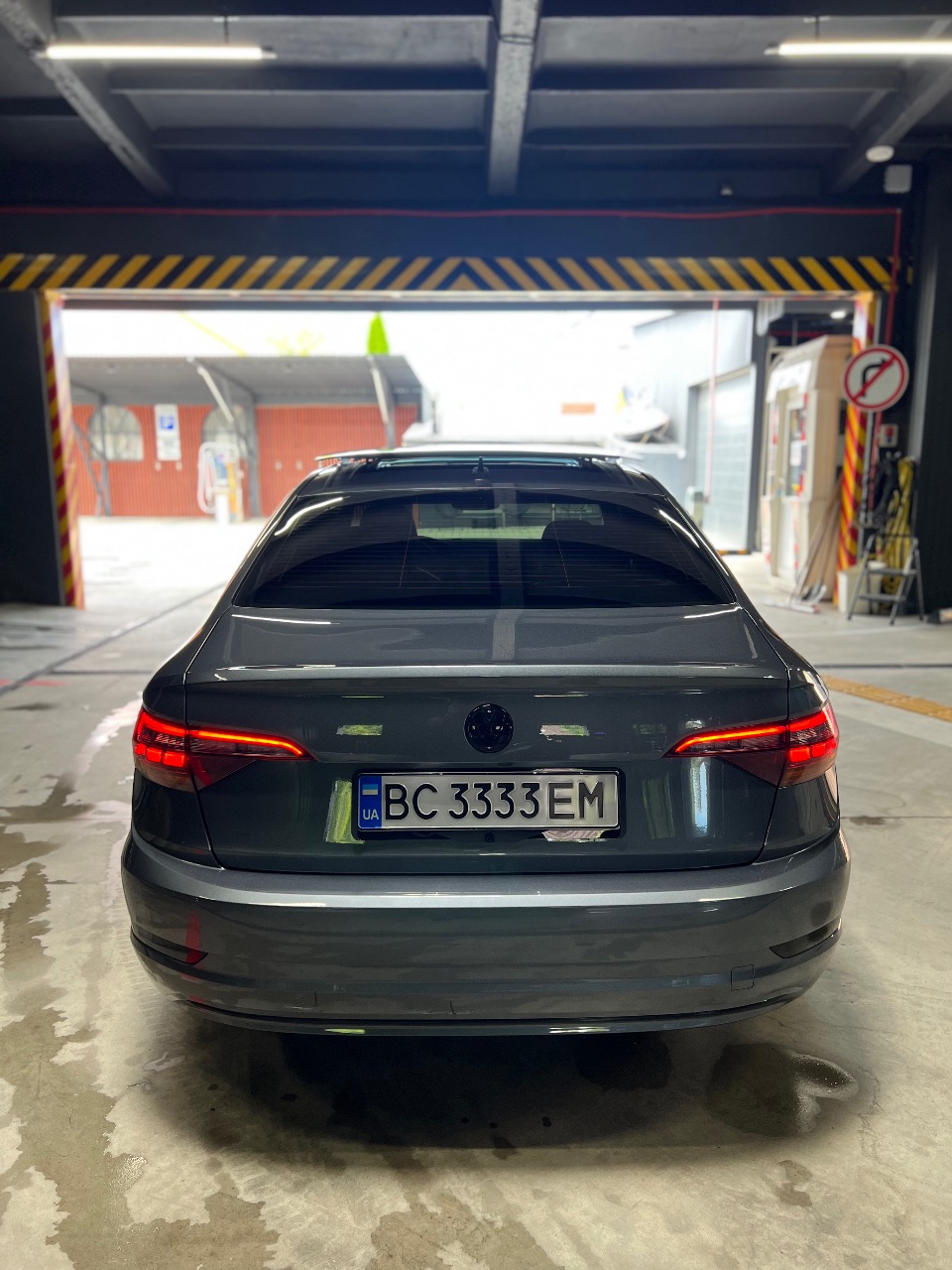 Volkswagen Jetta - фото 2