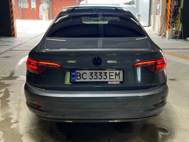 Volkswagen Jetta - фото 2