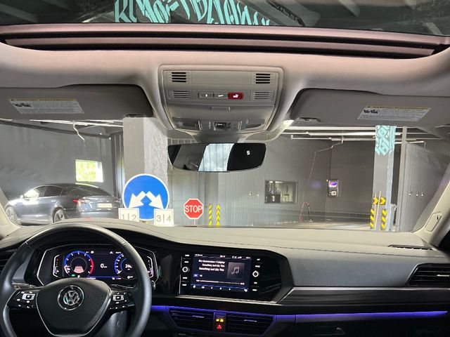 Volkswagen Jetta - фото 4