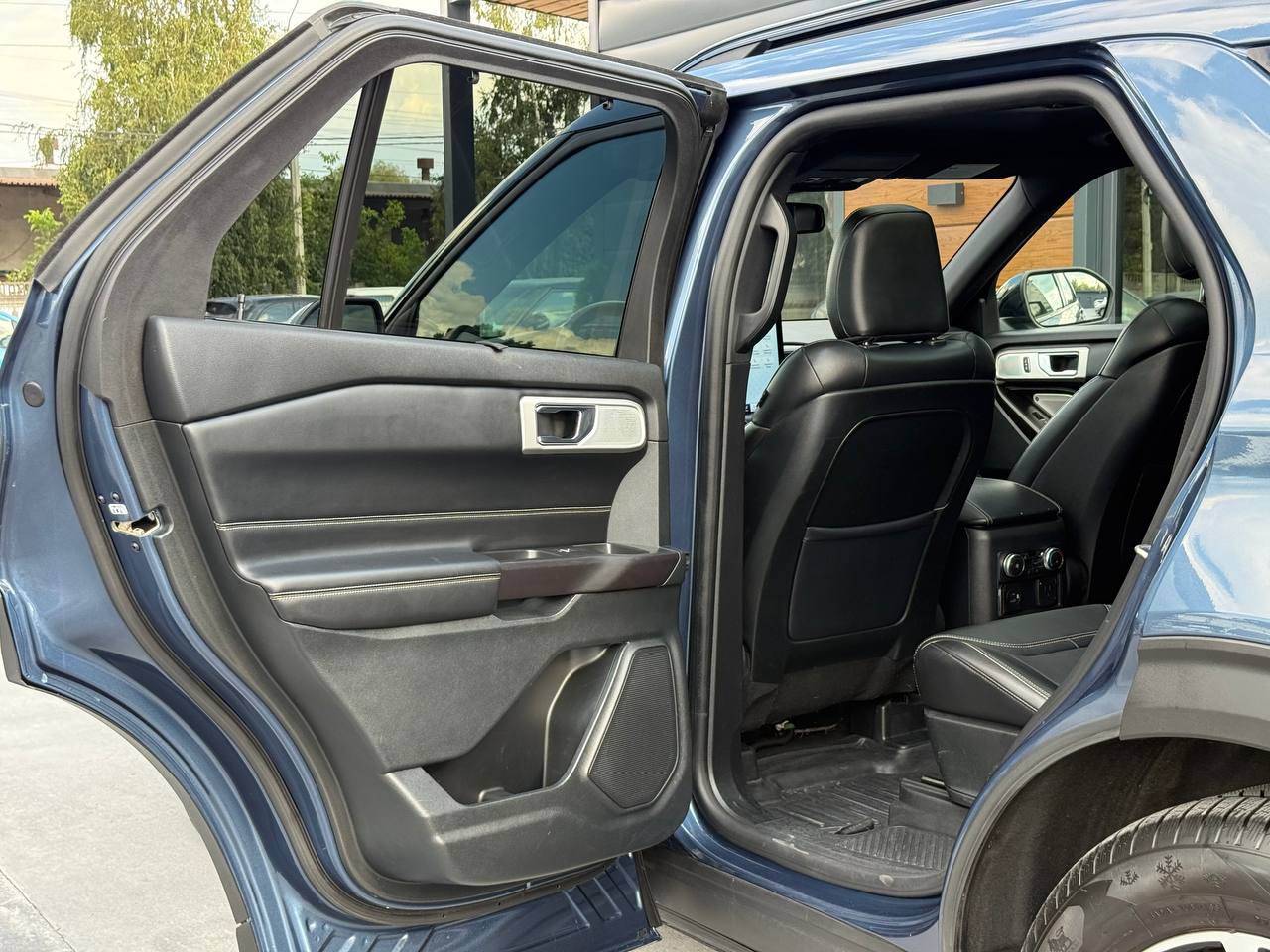 Ford Explorer - фото 42