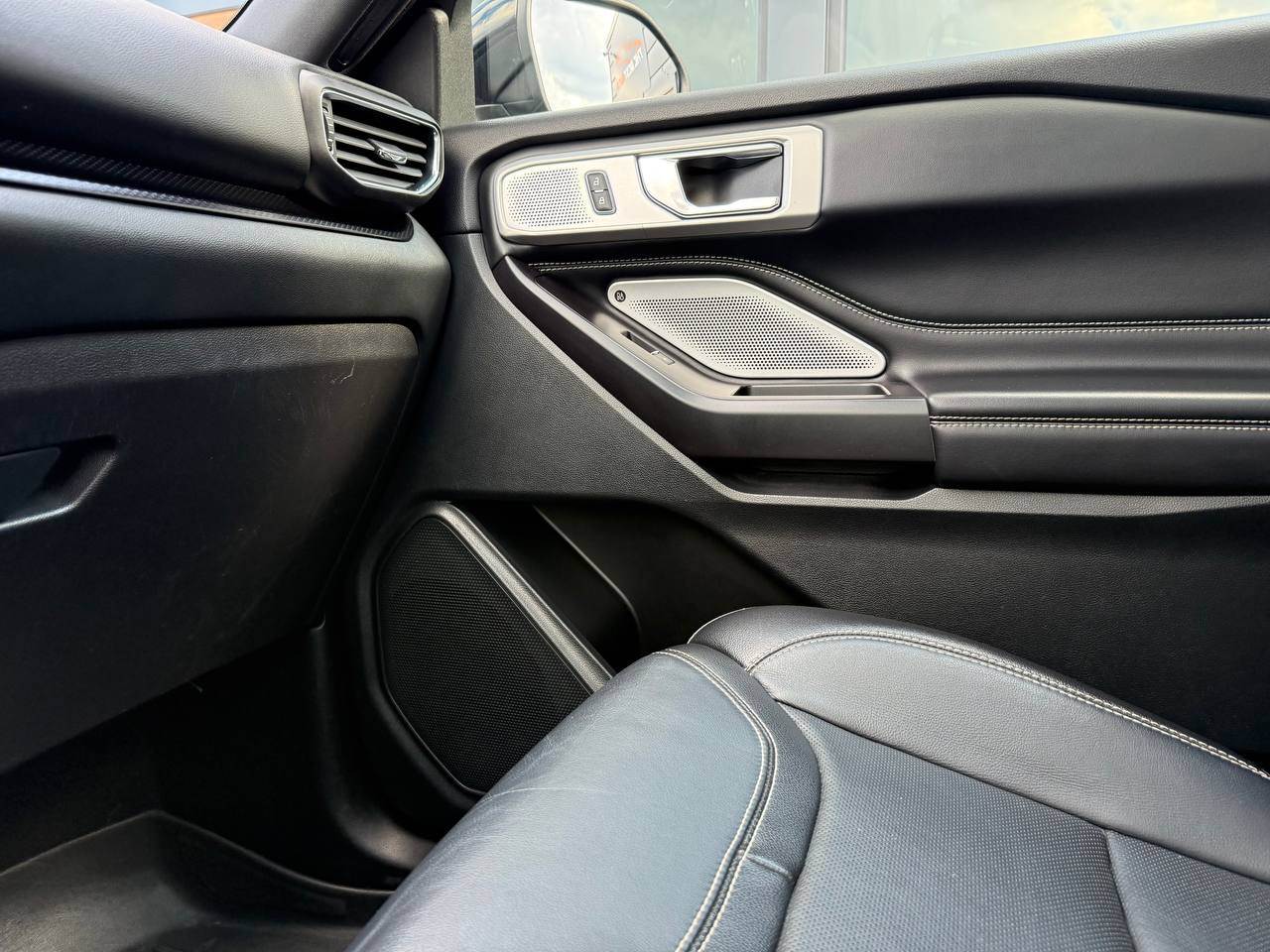 Ford Explorer - фото 36