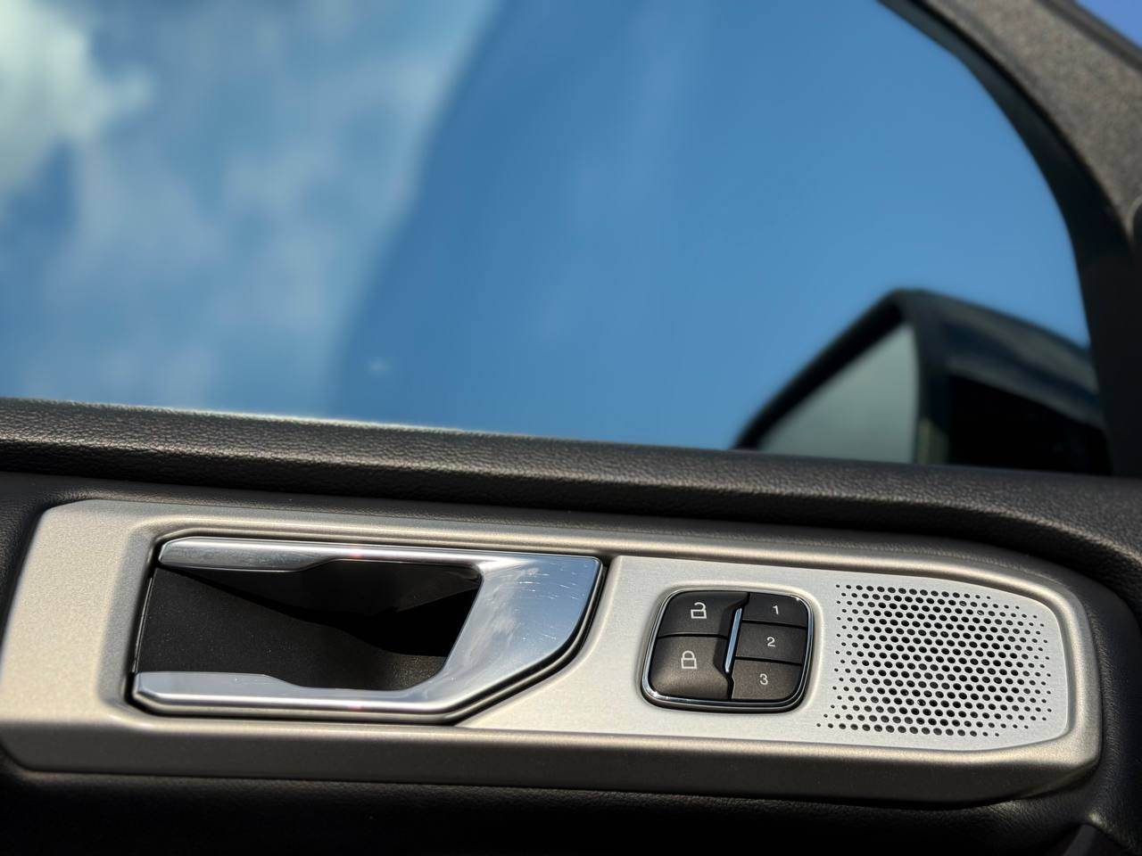 Ford Explorer - фото 23