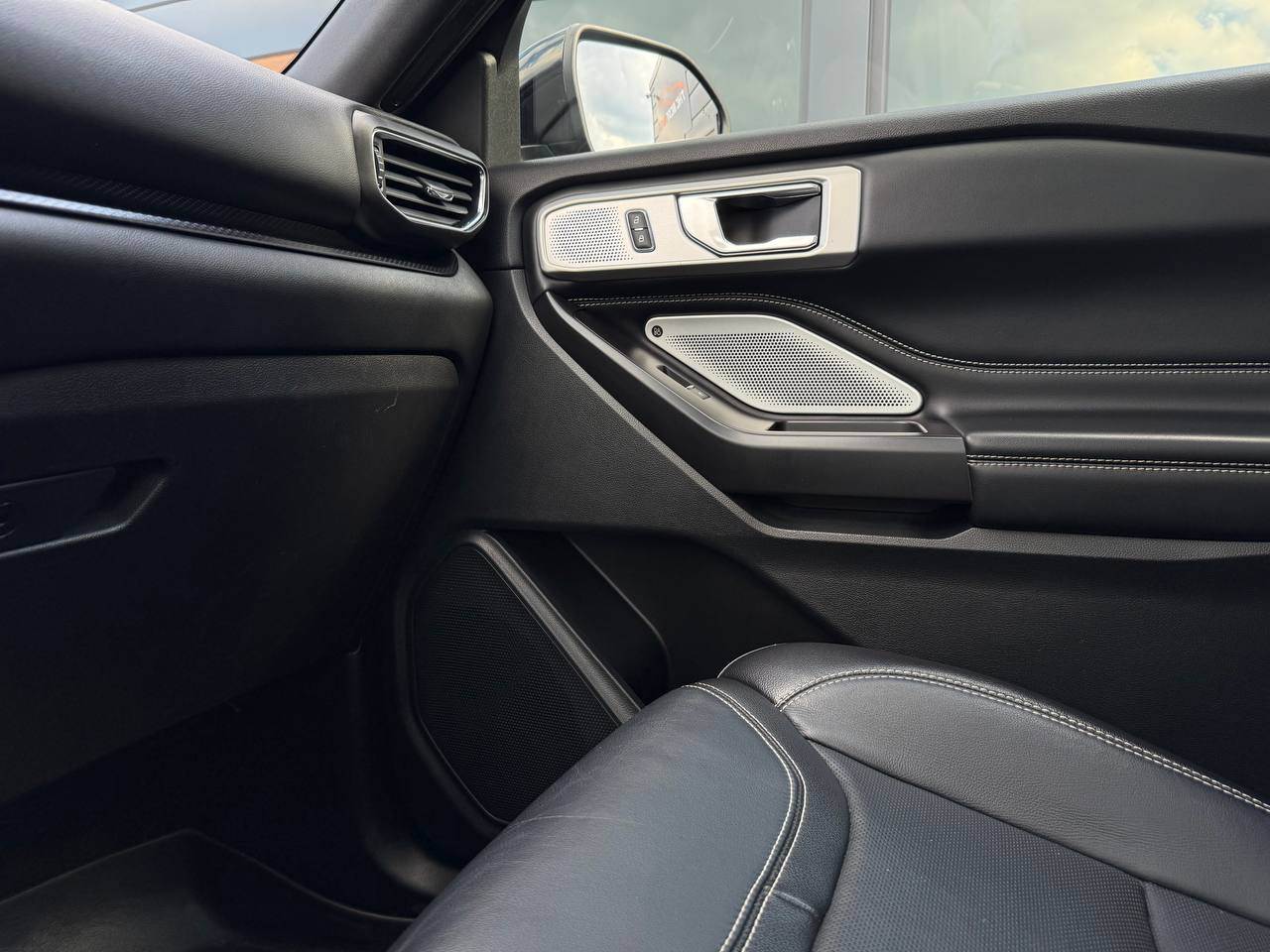 Ford Explorer - фото 38