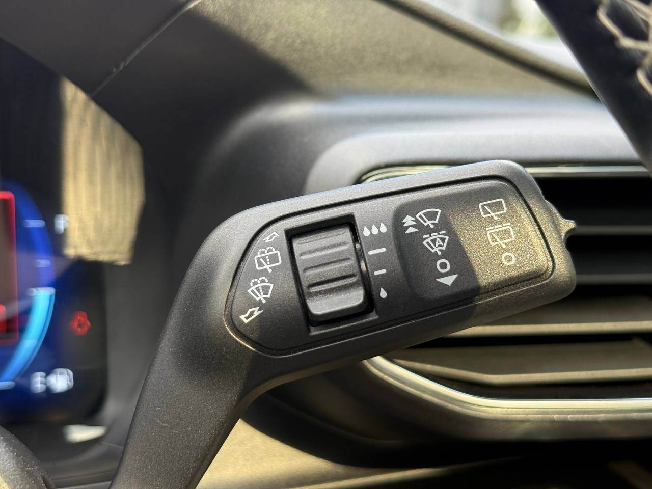 Ford Explorer - фото 32