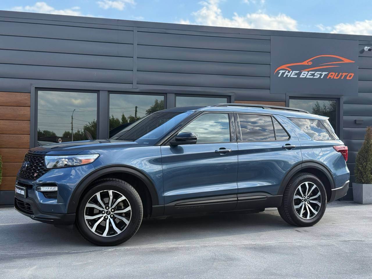 Ford Explorer - фото 1