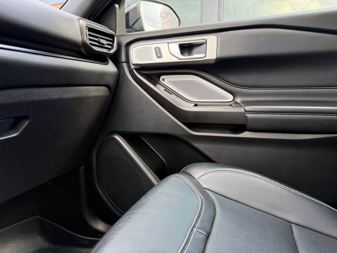 Ford Explorer - фото 37