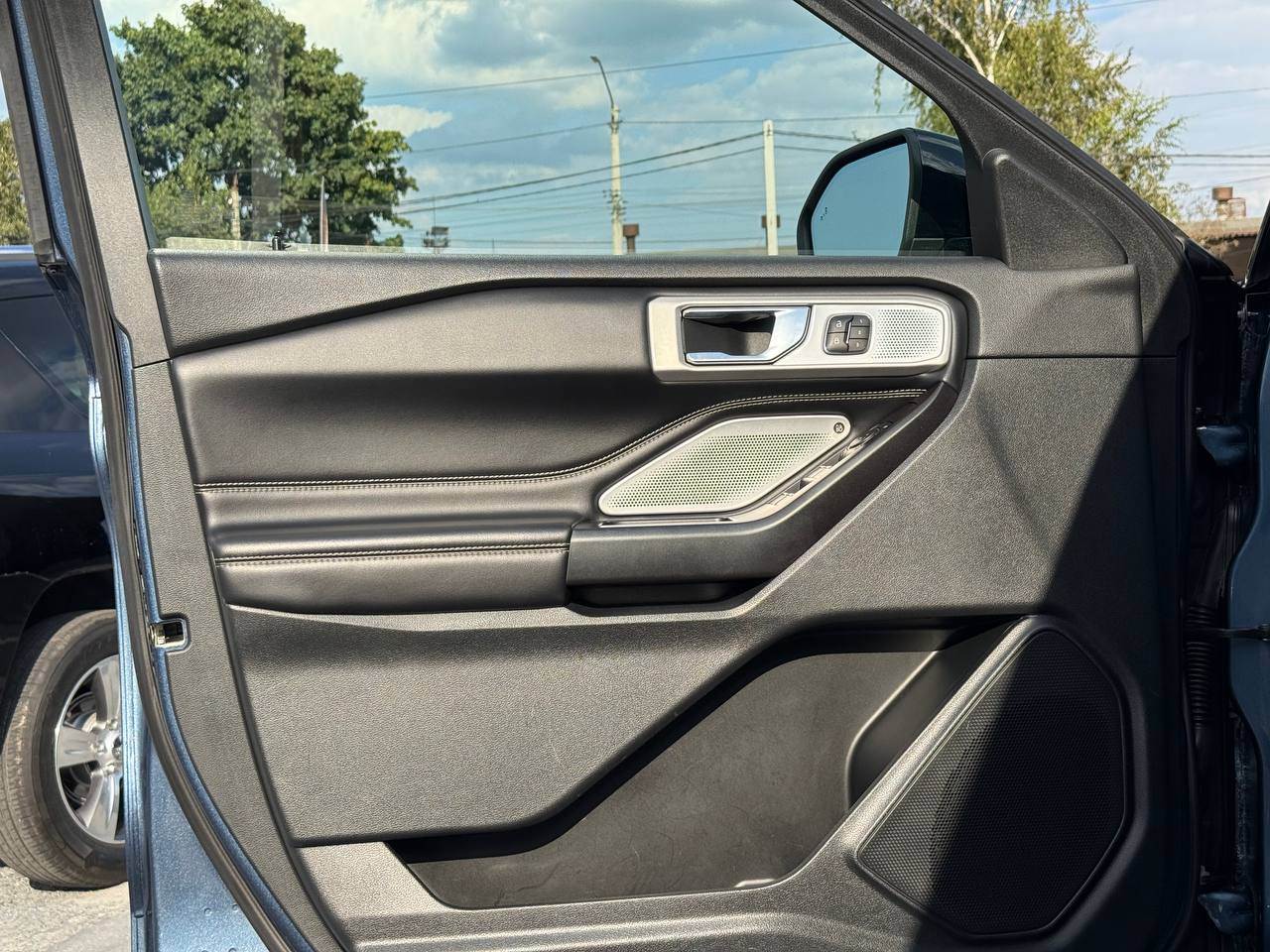 Ford Explorer - фото 21