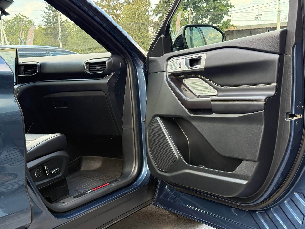 Ford Explorer - фото 61