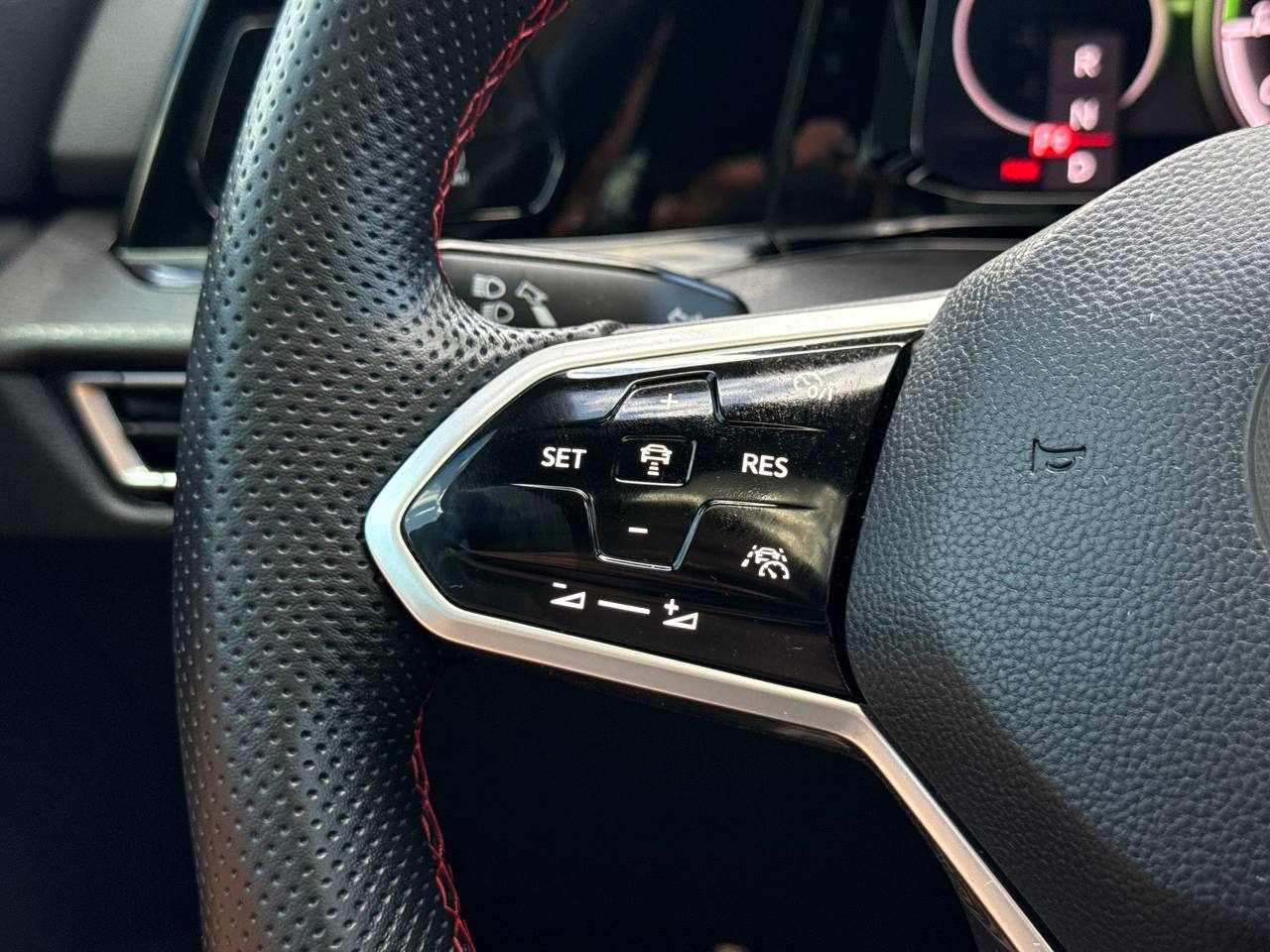 Volkswagen Golf GTI - фото 58