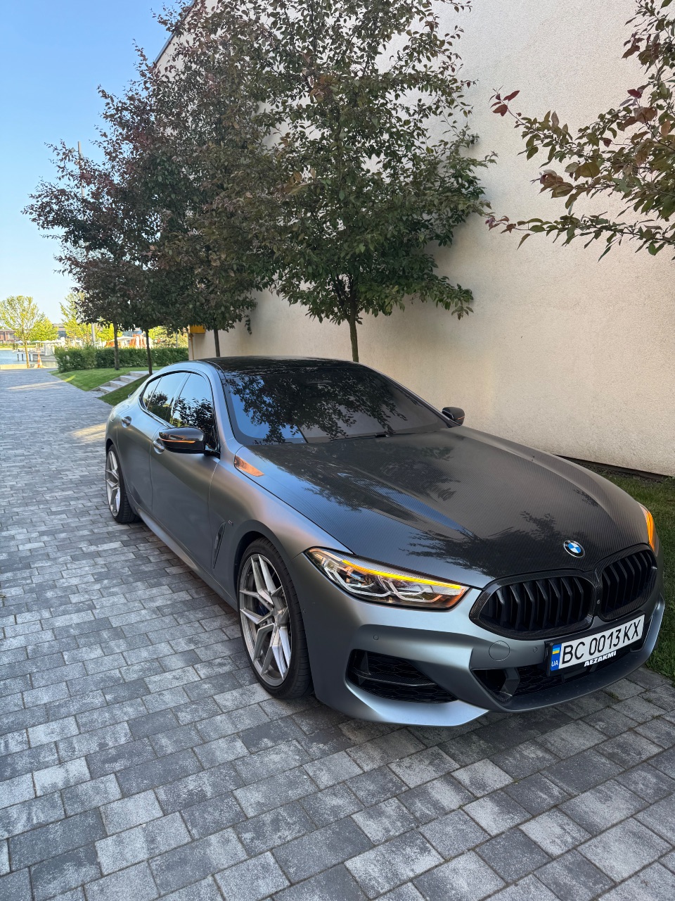 BMW 8 серії - фото 1