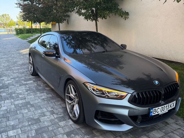 BMW 8 серії - фото 1