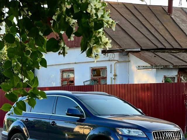 Audi Q7 - фото 1