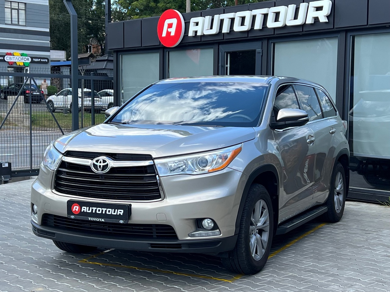 Toyota Highlander - фото 2