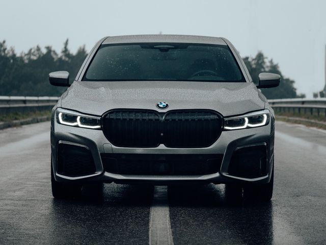 BMW 7 серії - зображення 1
