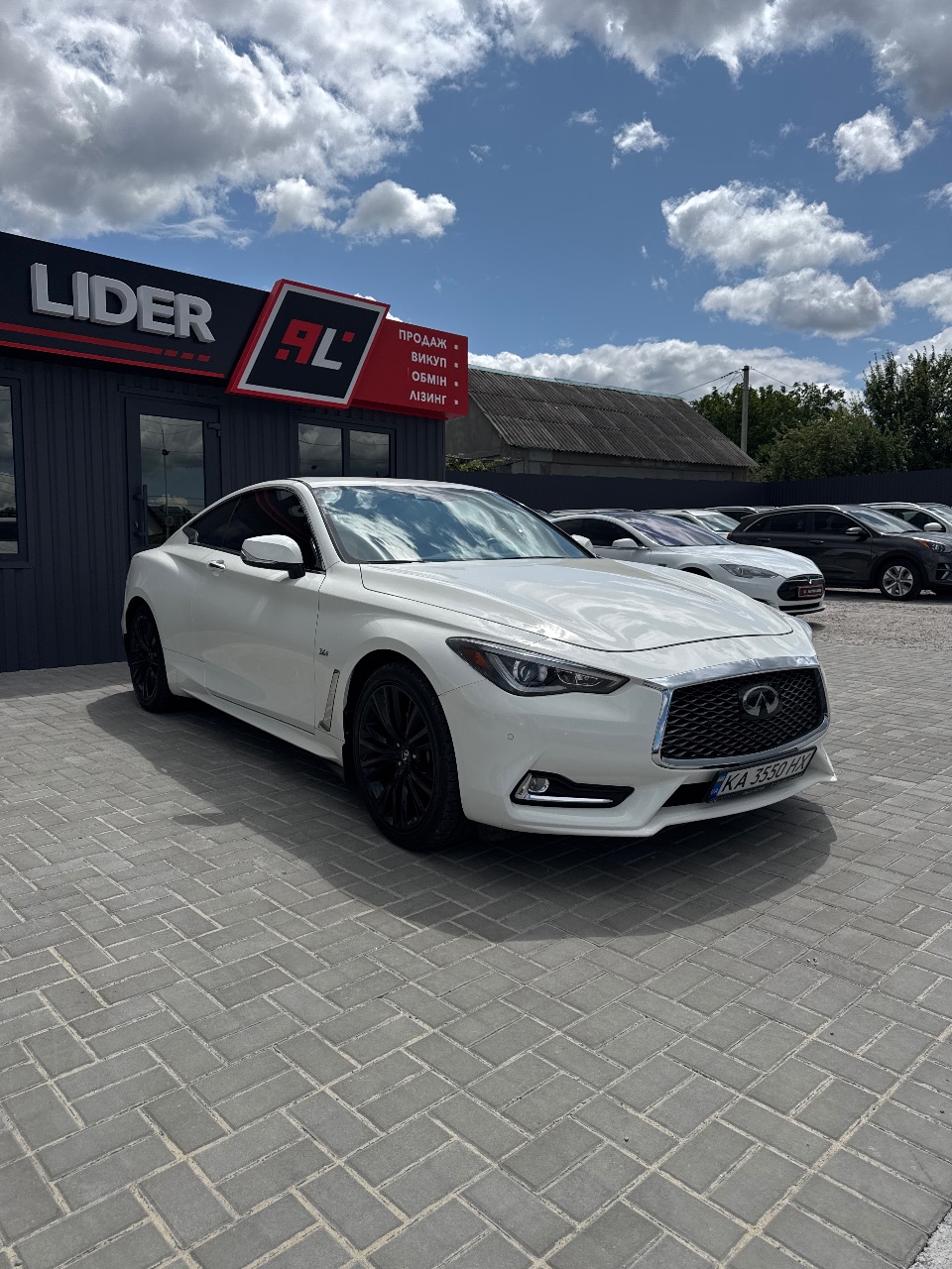 Infiniti Q60 - фото 1