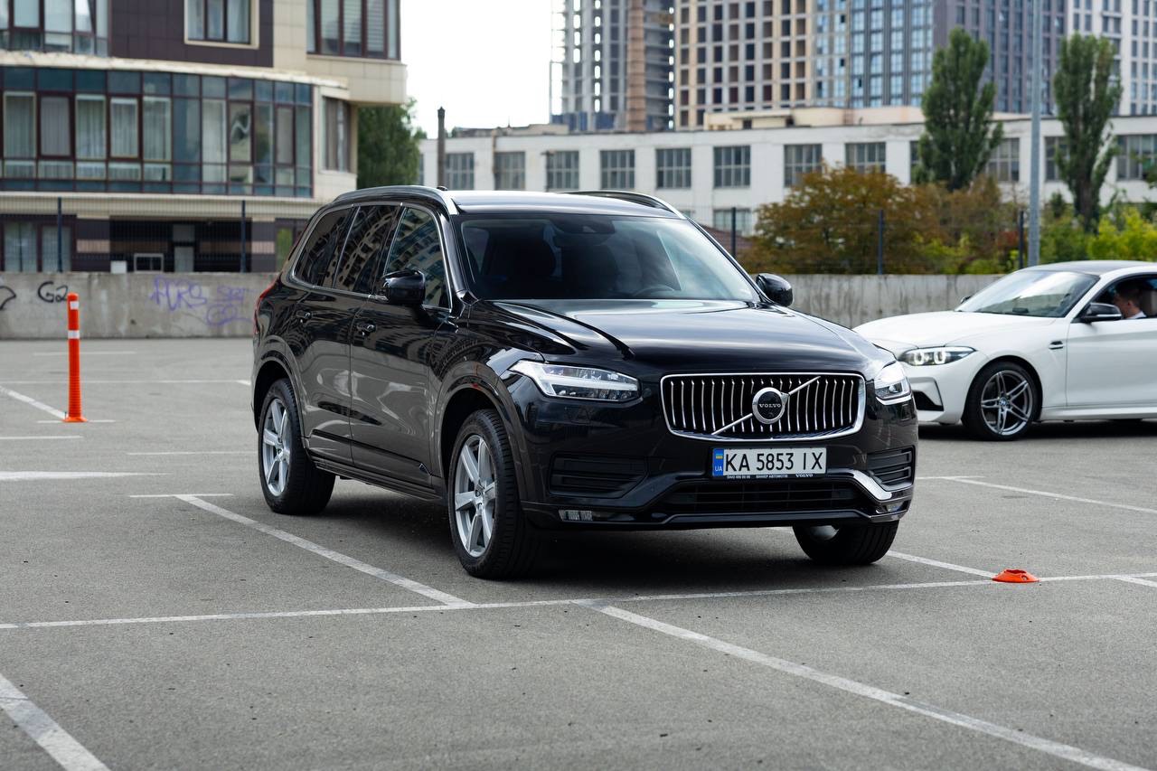 Volvo XC90 - фото 1