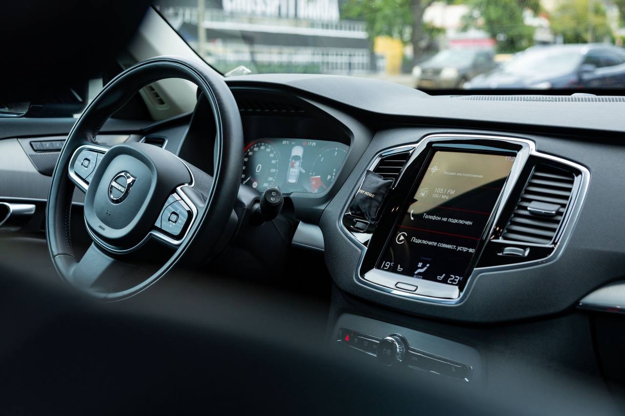 Volvo XC90 - фото 19