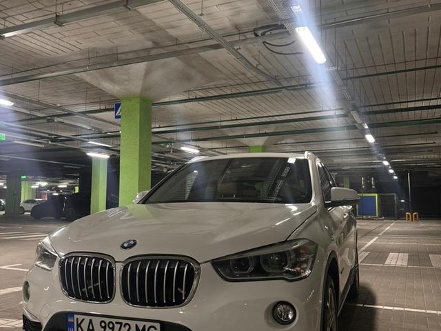 BMW X1 - фото 1