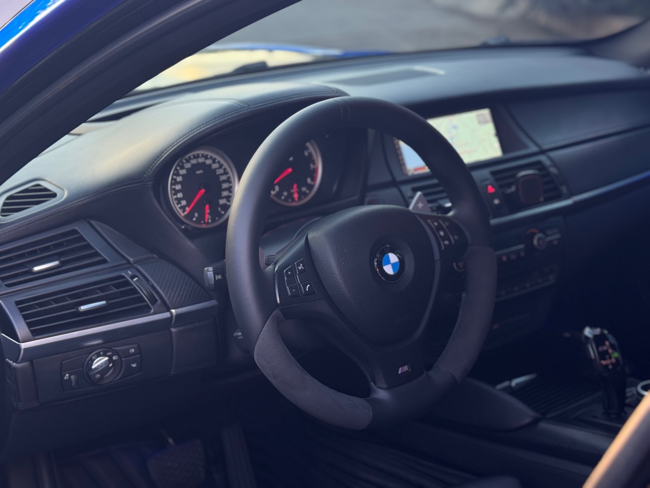 BMW X6 M - фото 7