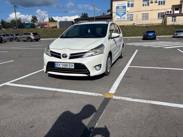 Toyota Verso - фото 4