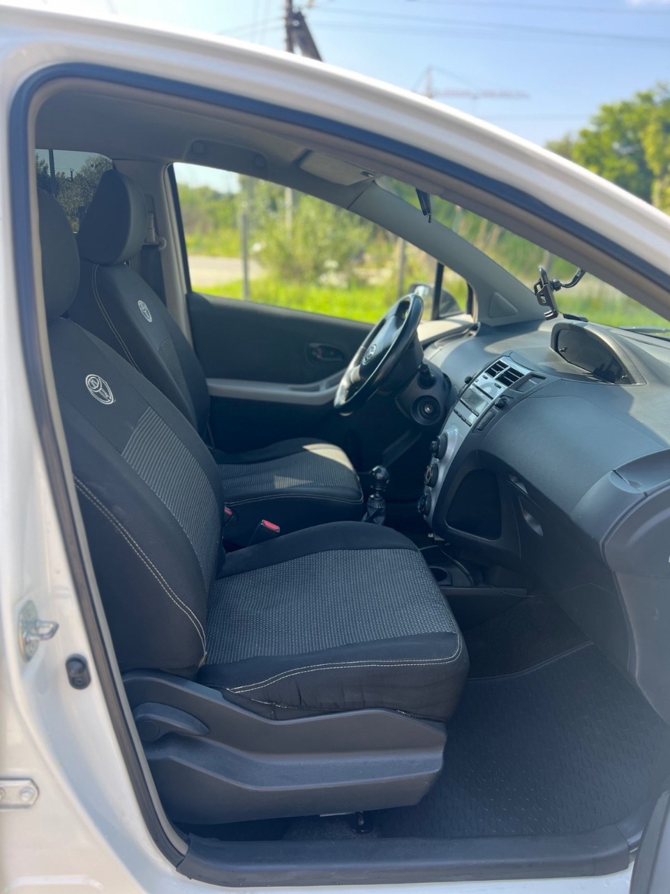 Toyota Yaris - фото 4