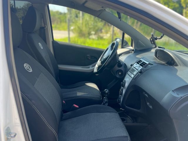 Toyota Yaris - фото 4