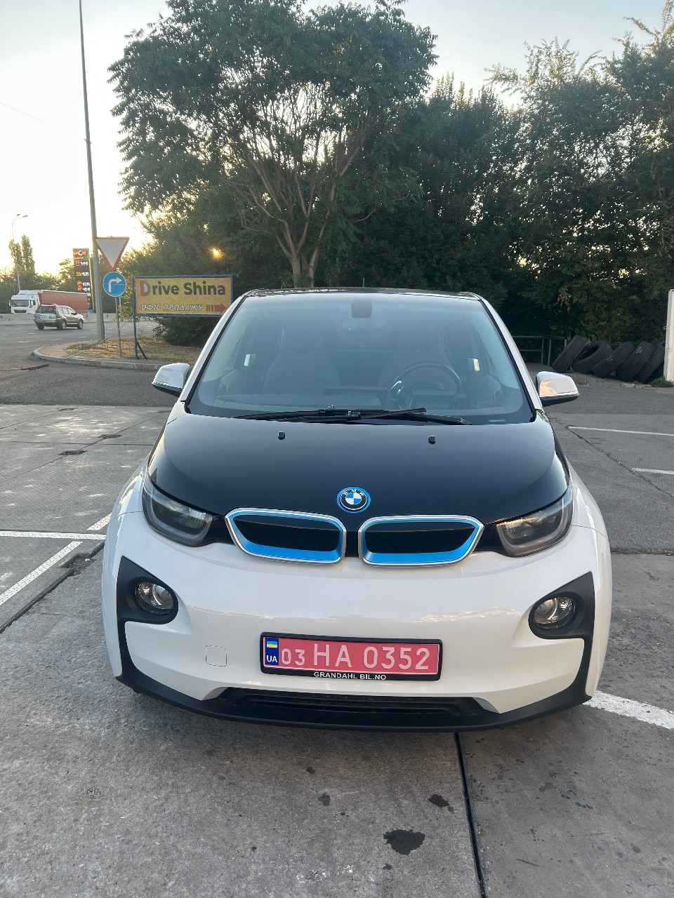 BMW i3 - фото 1