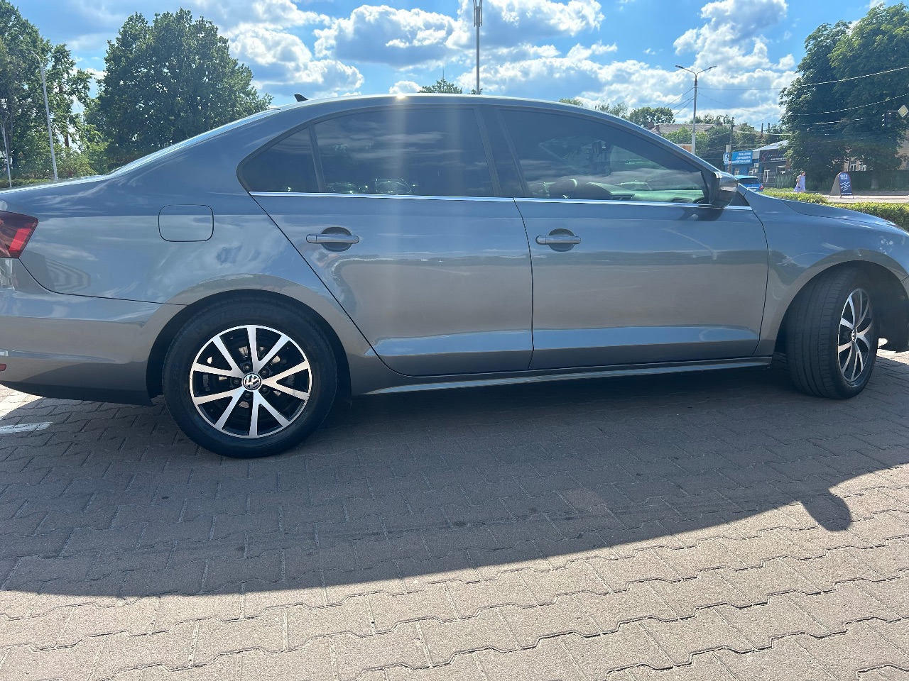 Volkswagen Jetta - фото 2