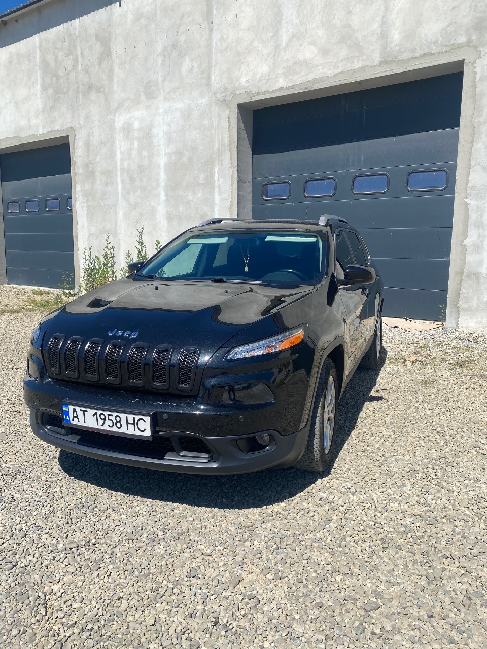 Jeep Cherokee - фото 1