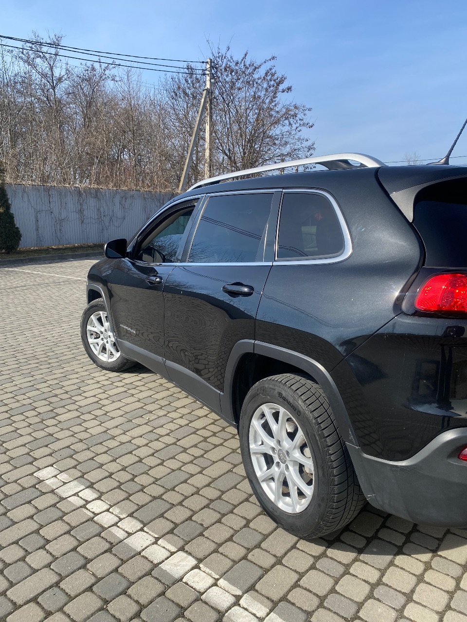 Jeep Cherokee - фото 3