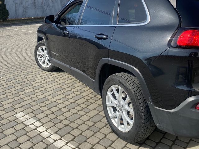 Jeep Cherokee - фото 3