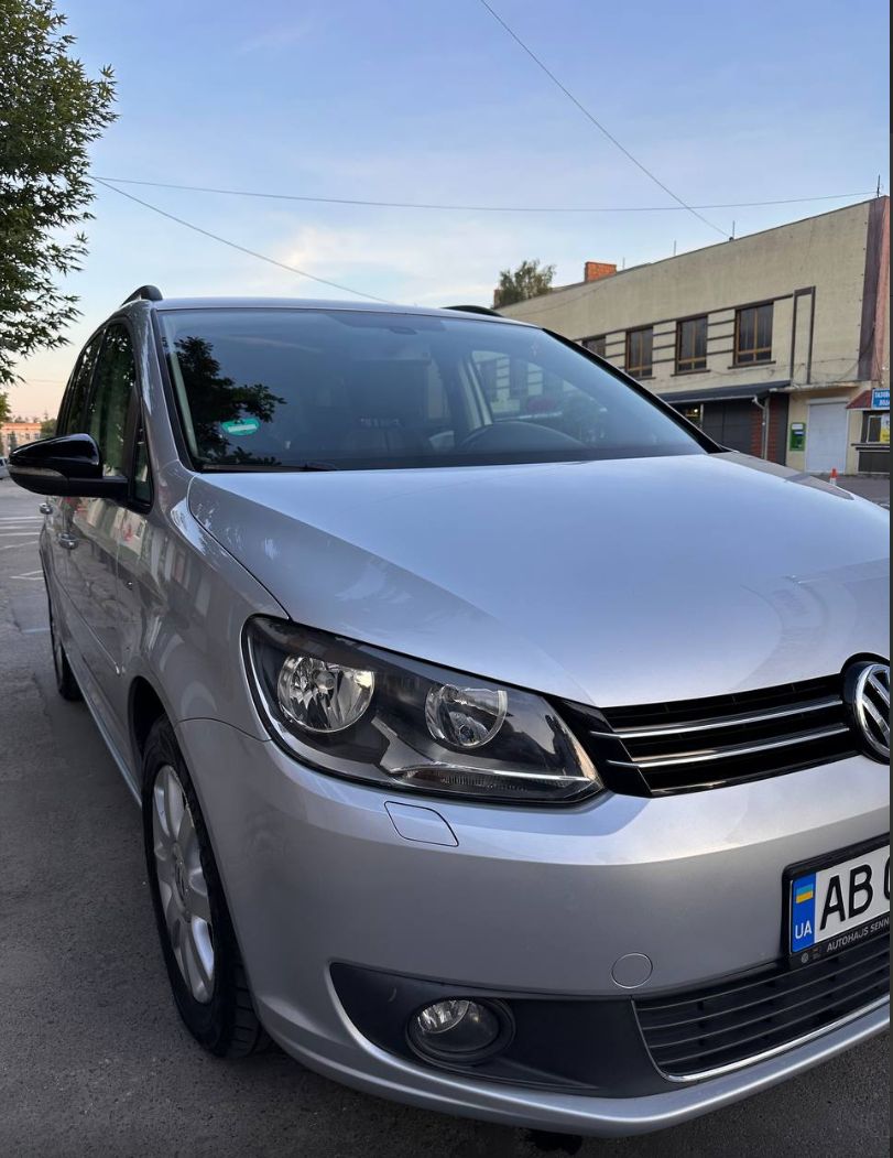 Volkswagen Touran - фото 1