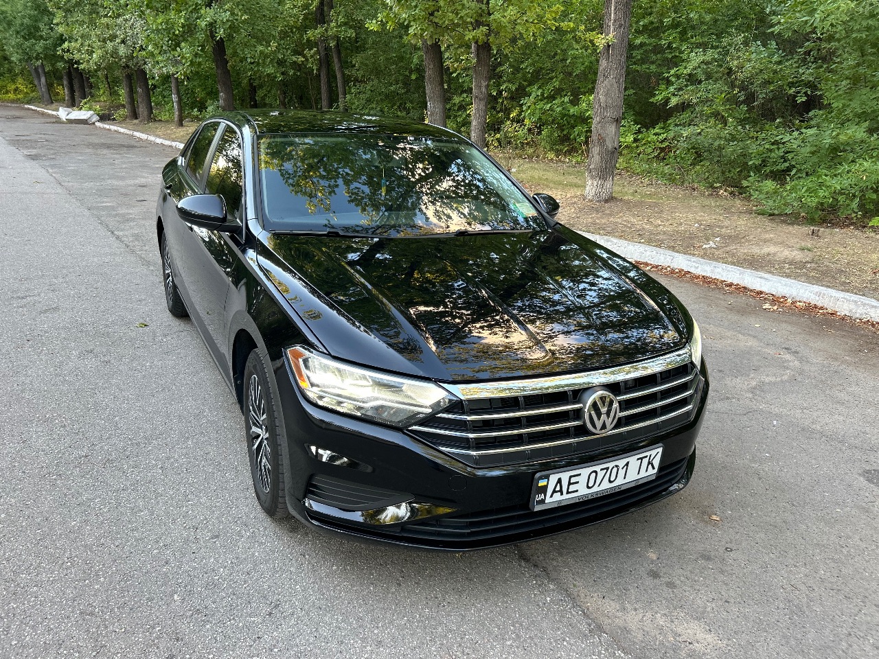 Volkswagen Jetta - фото 1