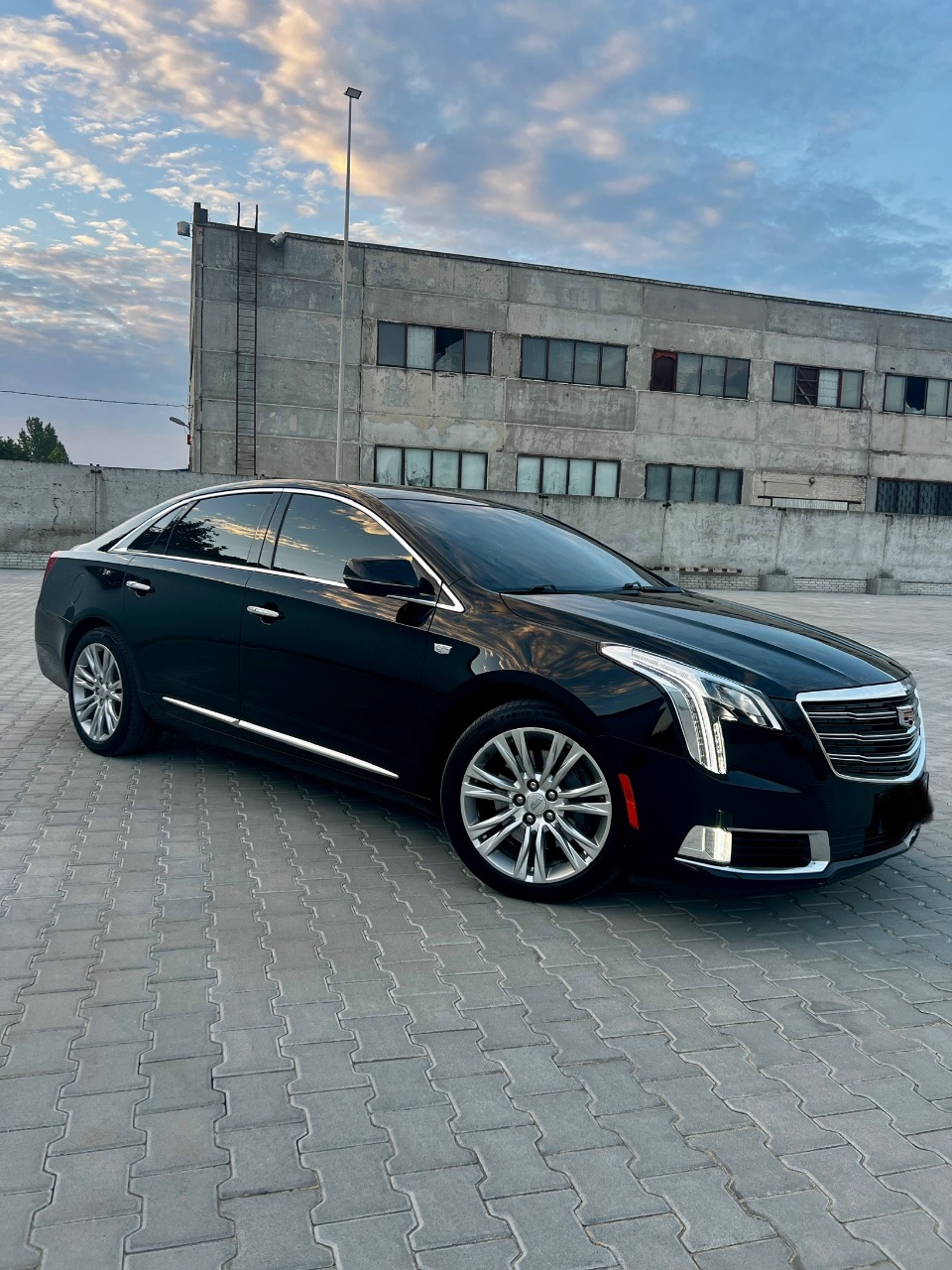 Cadillac XTS - фото 11