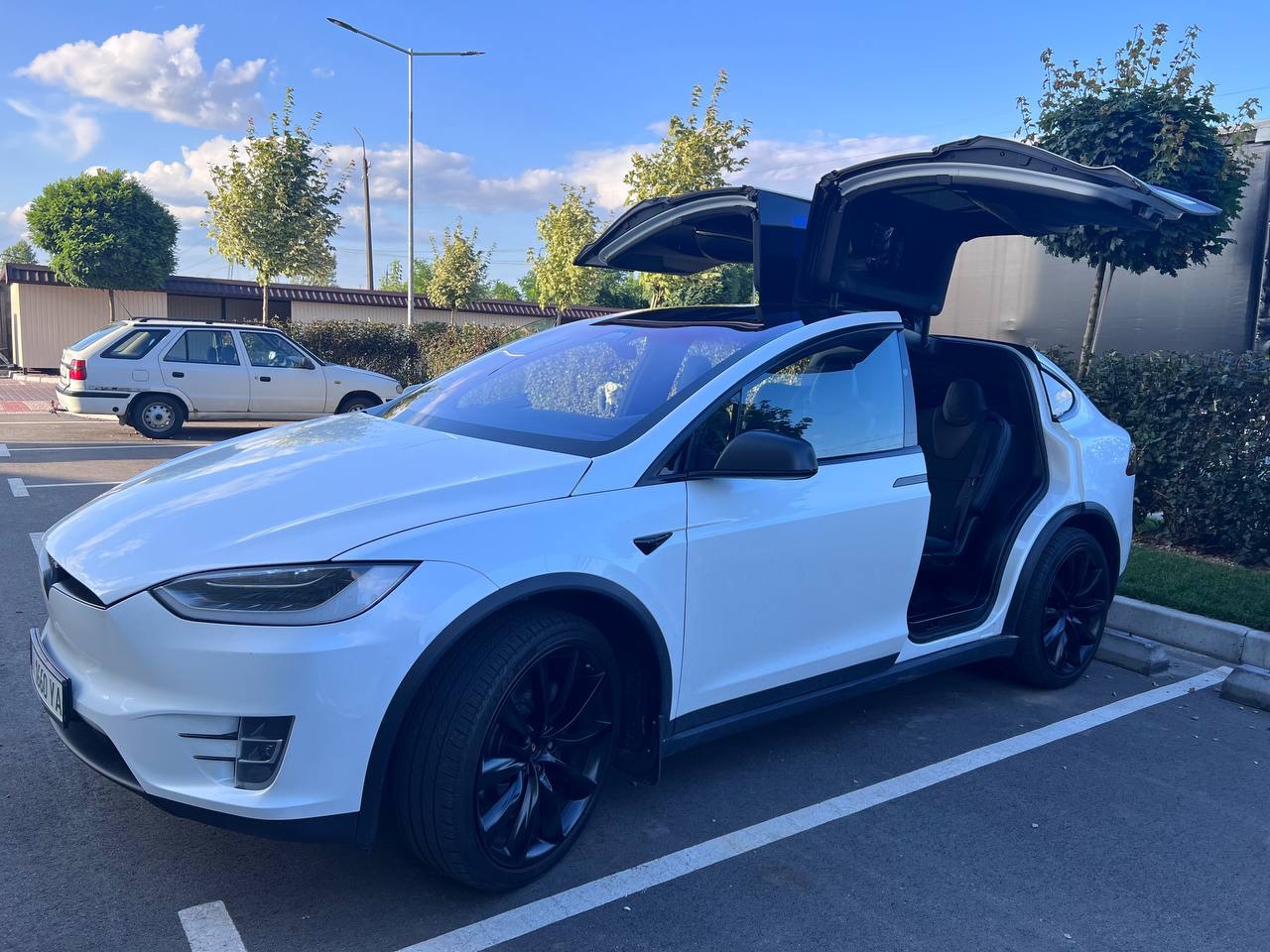 Tesla Model X - фото 3