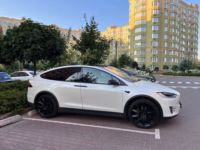 Tesla Model X - зображення 1