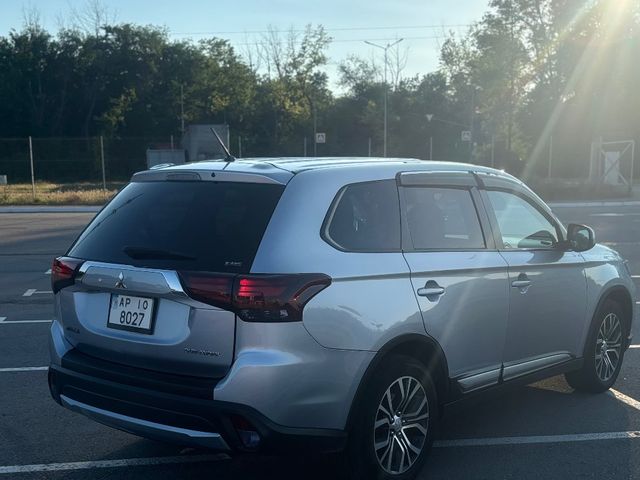 Mitsubishi Outlander - фото 5