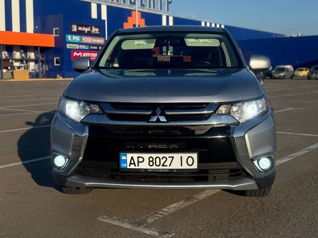 Mitsubishi Outlander - фото 3