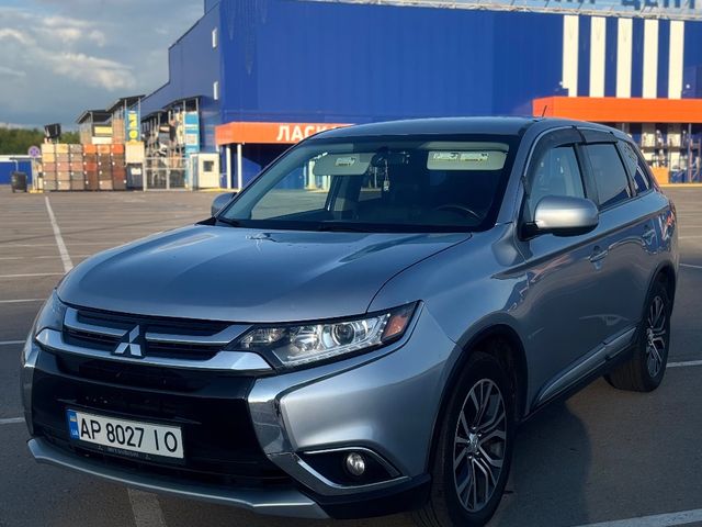Mitsubishi Outlander - фото 1