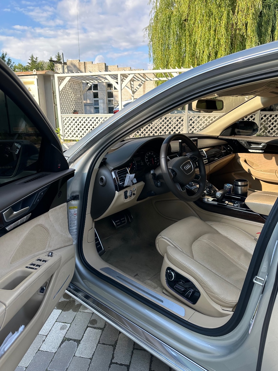 Audi A8 - фото 5