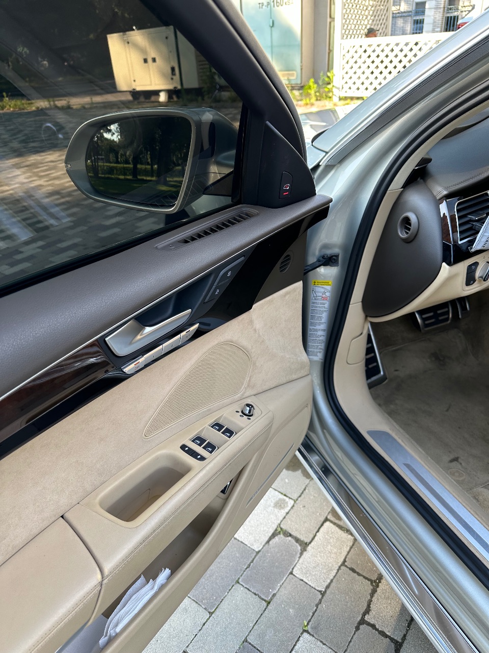 Audi A8 - фото 4