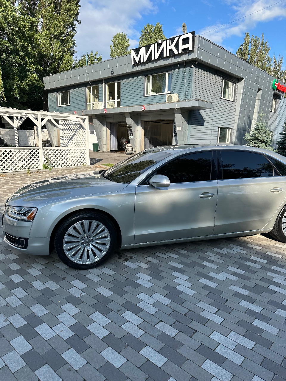 Audi A8 - фото 3