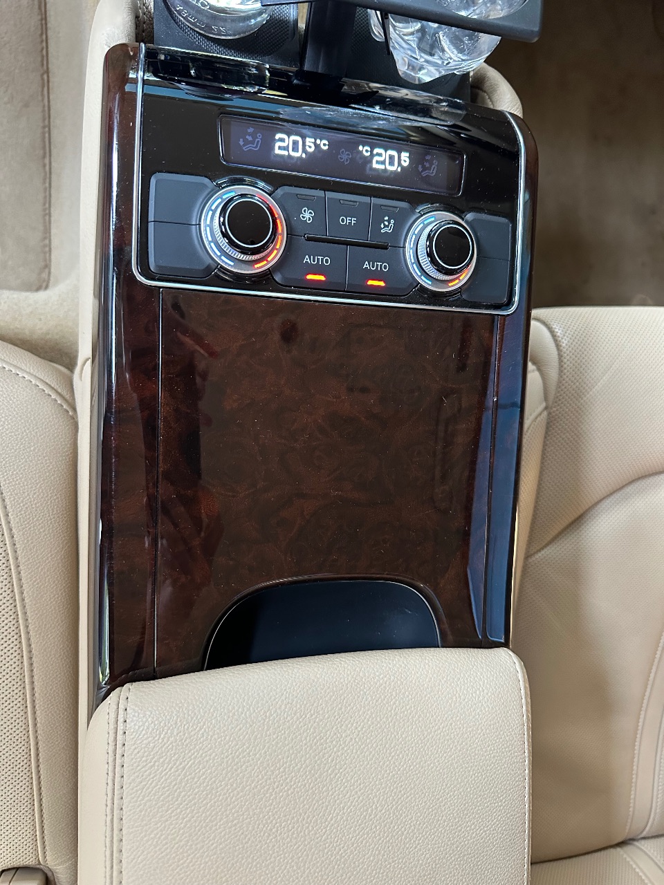 Audi A8 - фото 7