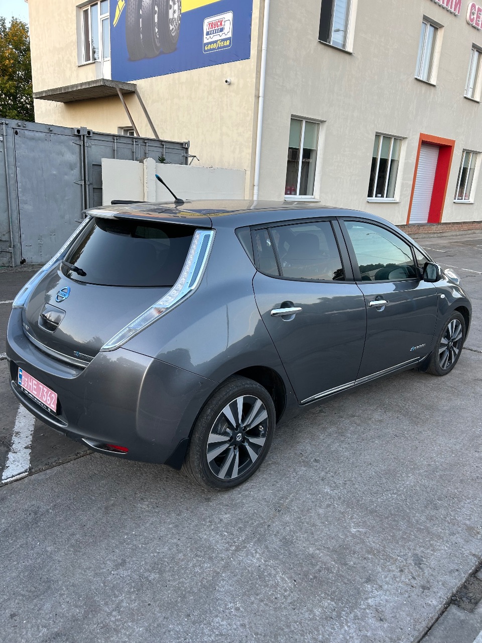 Nissan Leaf - фото 12