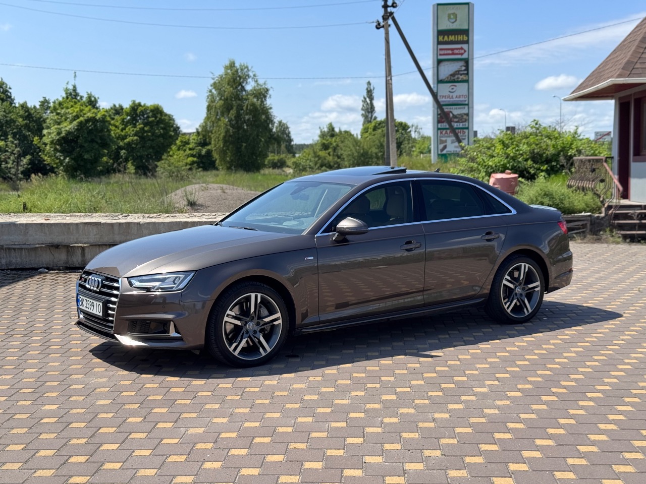 Audi A4 - фото 5