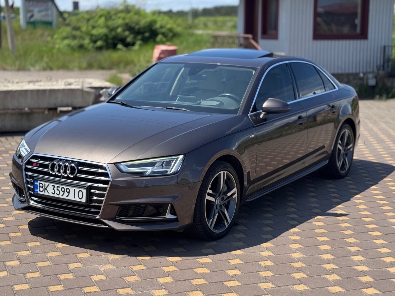 Audi A4 - фото 1