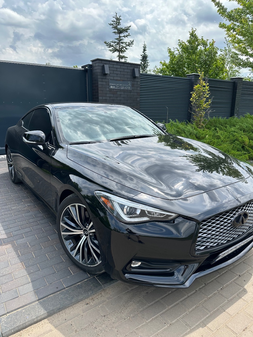 Infiniti Q60 - фото 1